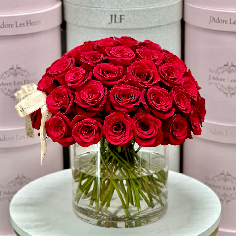 Clean and Classic Roses in a Vase
