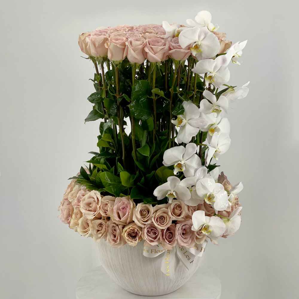 100 Beige Roses and Orchids in a Vase