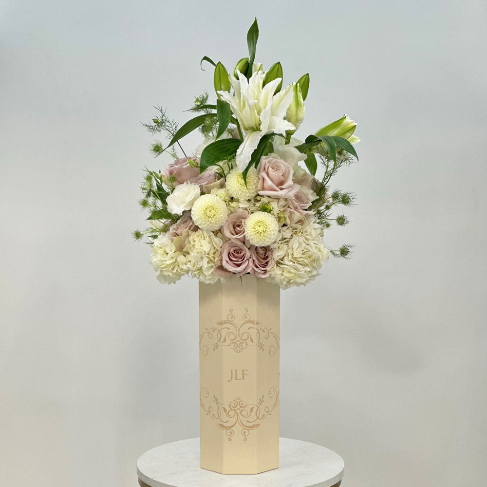 Infinite Charm in Tall JLF Vase à Fleurs
