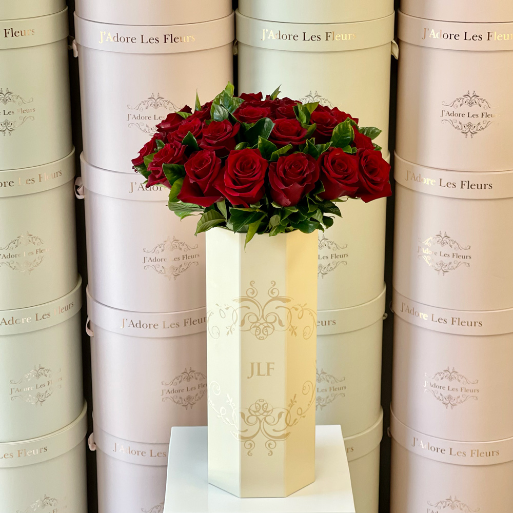 Roses and Gardenia Leaves in Vase À Fleurs