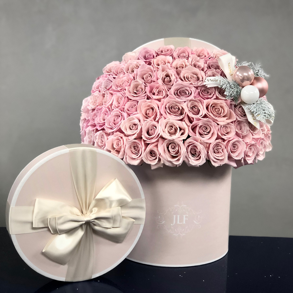 Signature Roses in Holiday Elegance Box
