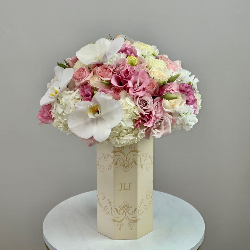 Pastel Pinks in Short JLF Vase à Fleurs