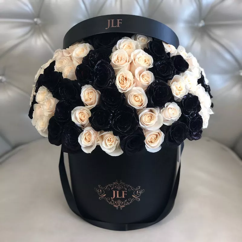 Jadore Signature Black And White Roses