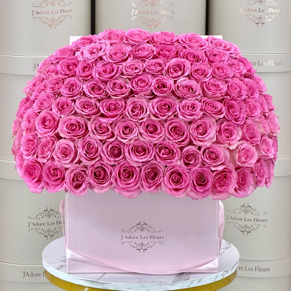 JLF Signature 125 Roses in Large Square Box