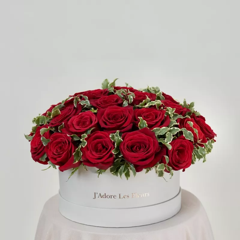 Jadore Whimsical Roses in Centerpiece Box