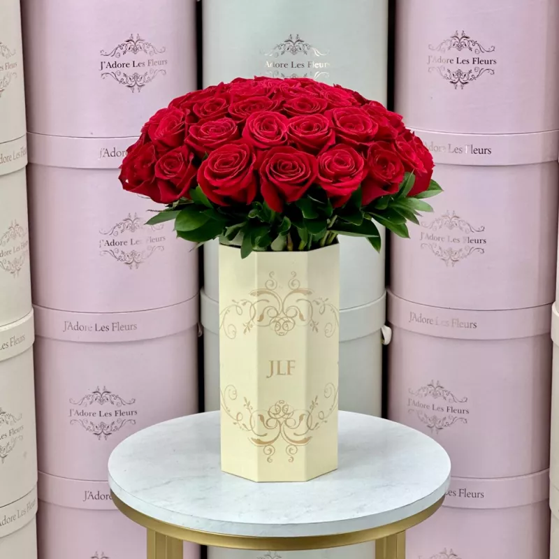 Jadore Roses in JLF Vase à Fleurs