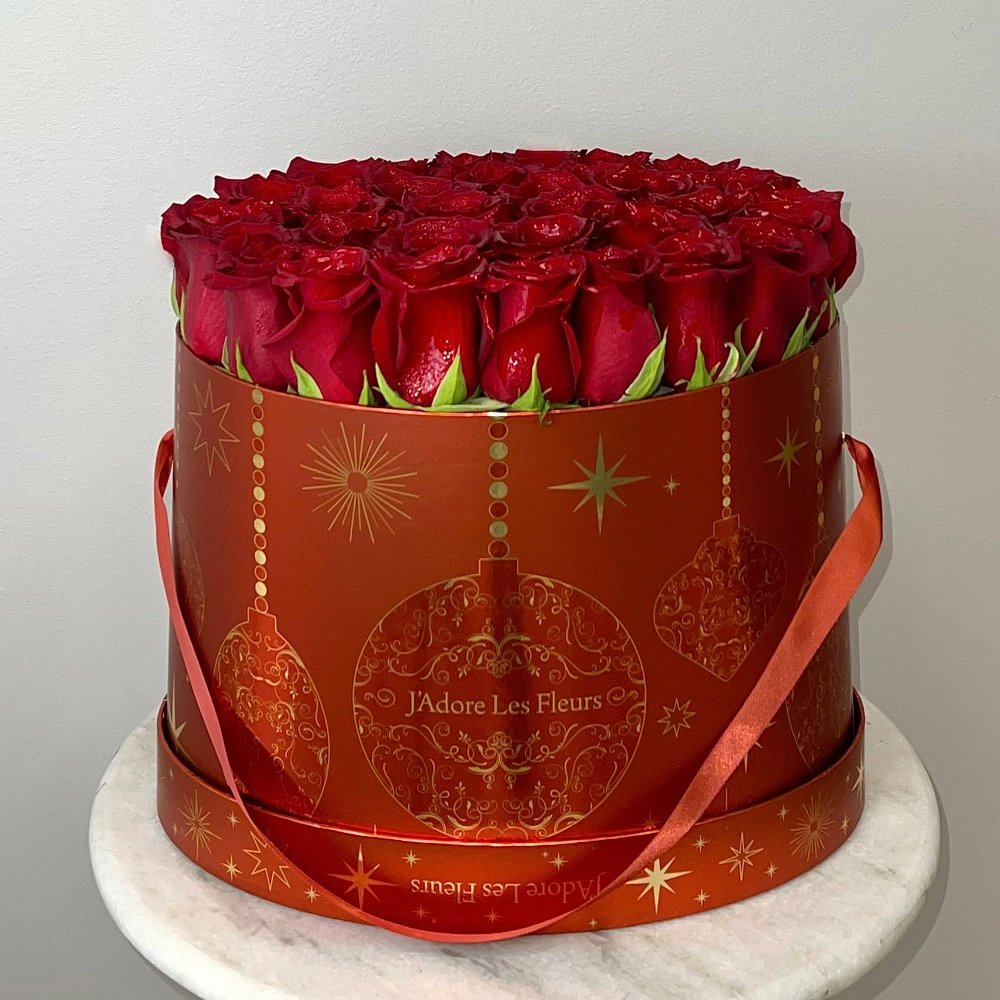 Yelena in Oval Winter Holiday Dreams Box