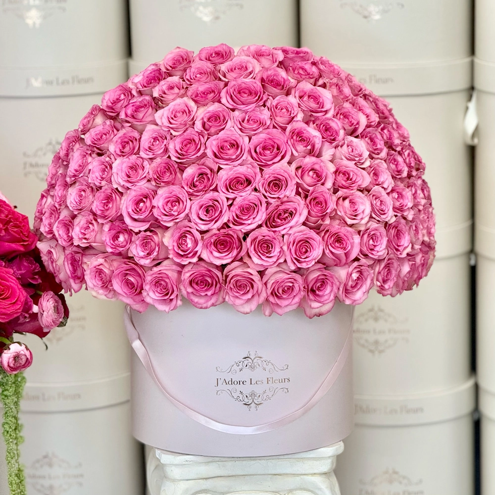 Signature Sweet Unique Rose Box