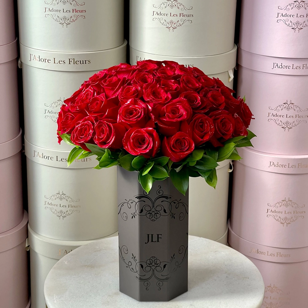 Classic Roses in Vase à Fleurs
