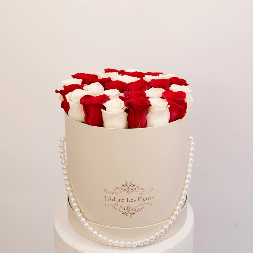 Yelena Red And White Rose Box