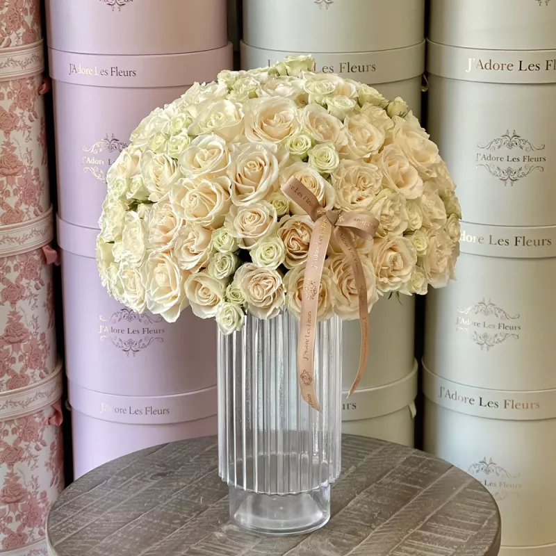 Jadore Posh and Pearl in Medium Vase