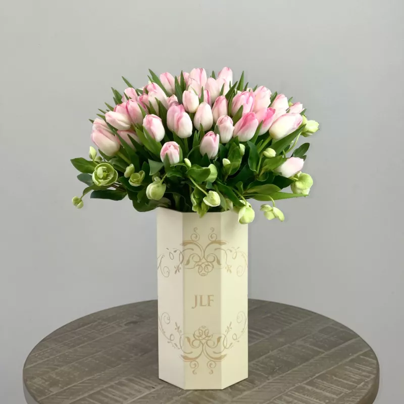 Jadore 50 Pink Tulips in Short JLF Vase à Fleurs