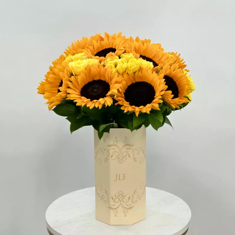 Jadore Sunflowers in Vase À Fleurs