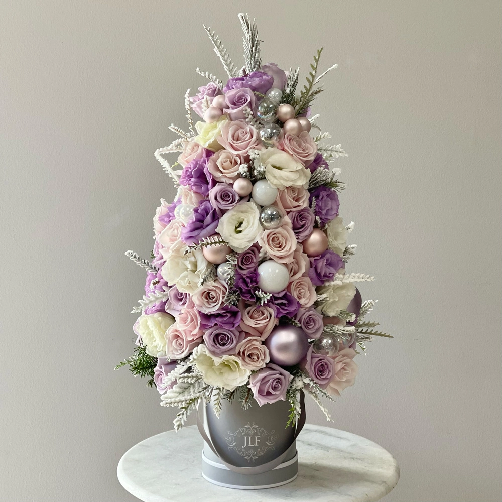 Winter Kisses Mini Tree