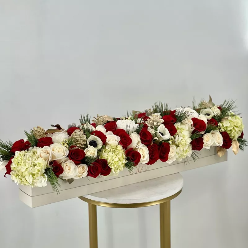 Jadore Holiday Harmony Dining Table Flowers