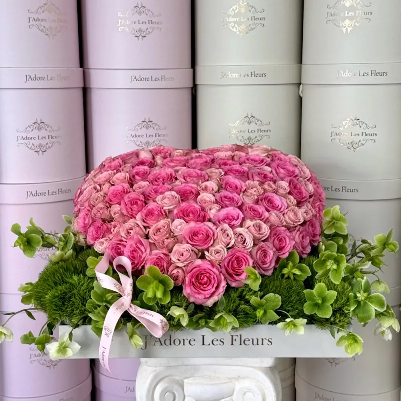 Jadore Signature Laying Heart of Roses