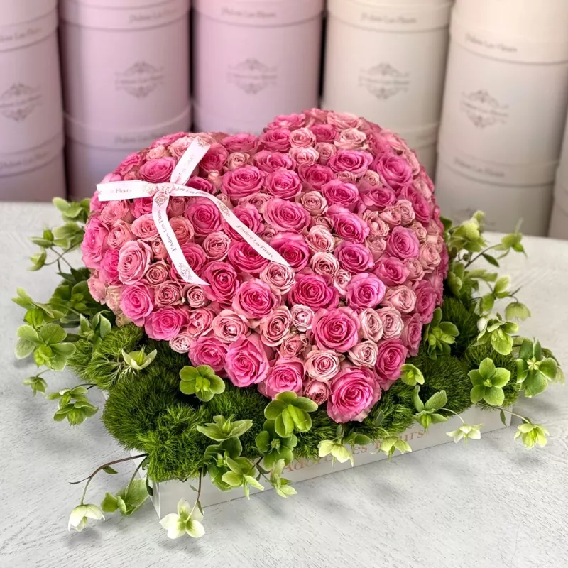 Jadore Signature Laying Heart of Roses