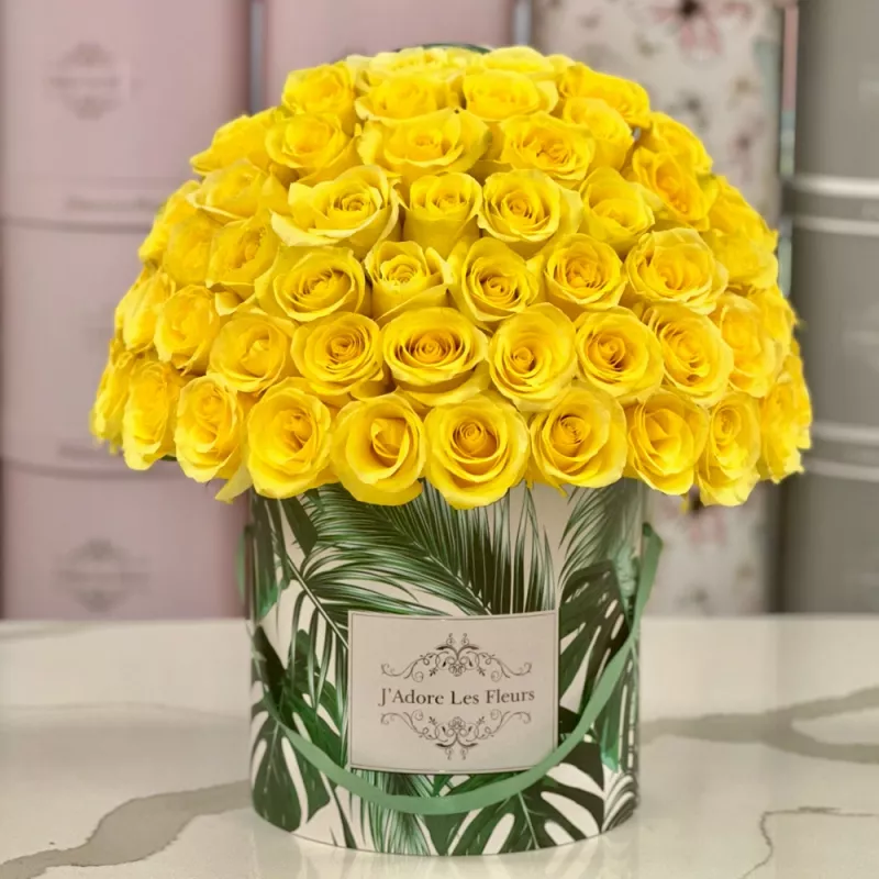 Daisy Kiss Flowers in a Box - JAdore Les Fleurs