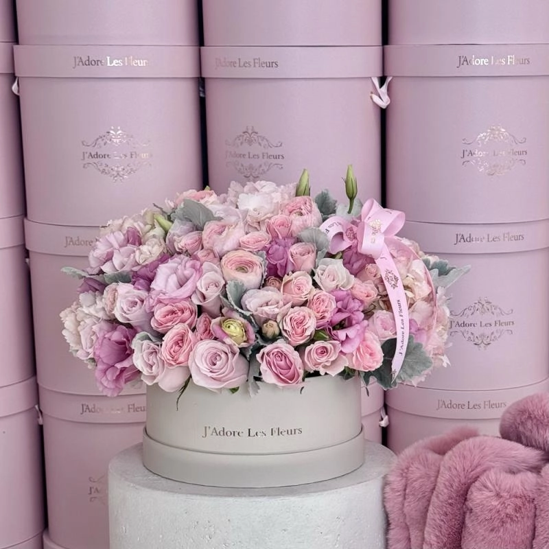 Jadore Paris Blooms in Centerpiece Box