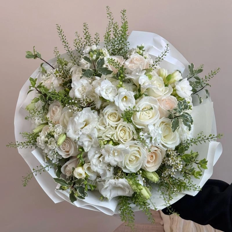 Jadore White Garden Bouquet