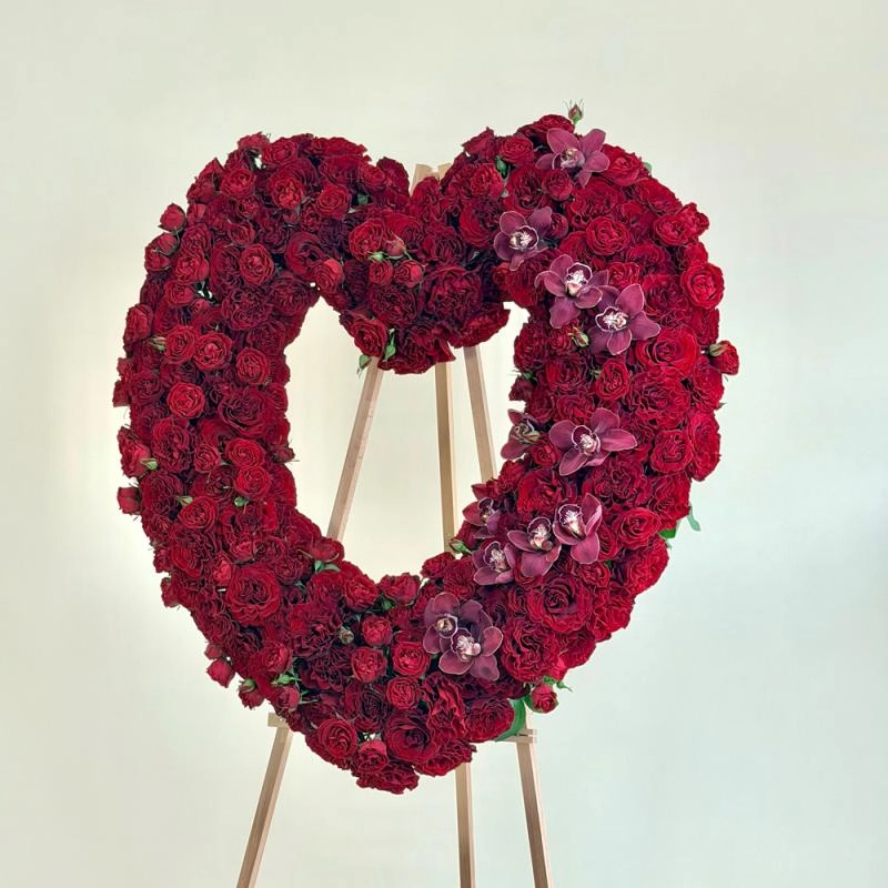 Jadore A Heart of Roses Sympathy Spray
